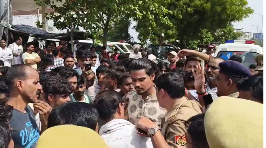 उन्नाव में संत की संदिग्ध मौत से बवाल, सड़क जाम कर लोगों ने किया प्रदर्शन; हत्या का मुकदमा दर्ज, तीन आरोपी हिरासत में