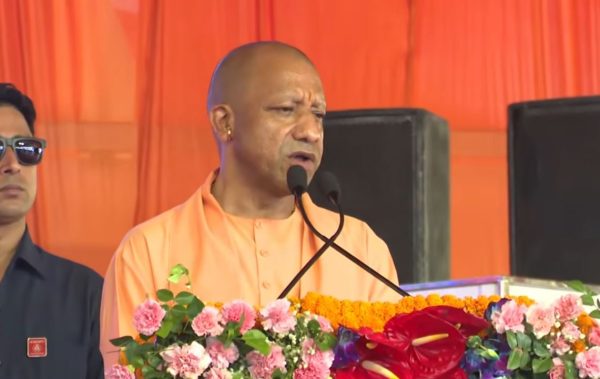 हाथरस में मुख्यमंत्री योगी आदित्यनाथ का विपक्ष पर हमला, 548 करोड़ की 143 विकास परियोजनाओं की दी सौगात