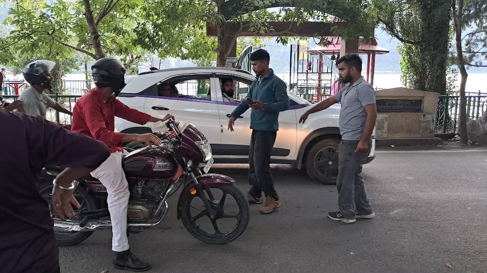 नैनीताल में दोपहिया वाहनों पर 100 रुपये प्रवेश शुल्क का विरोध तेज, सभासदों ने बोर्ड भंग करने तक की उठाई मांग