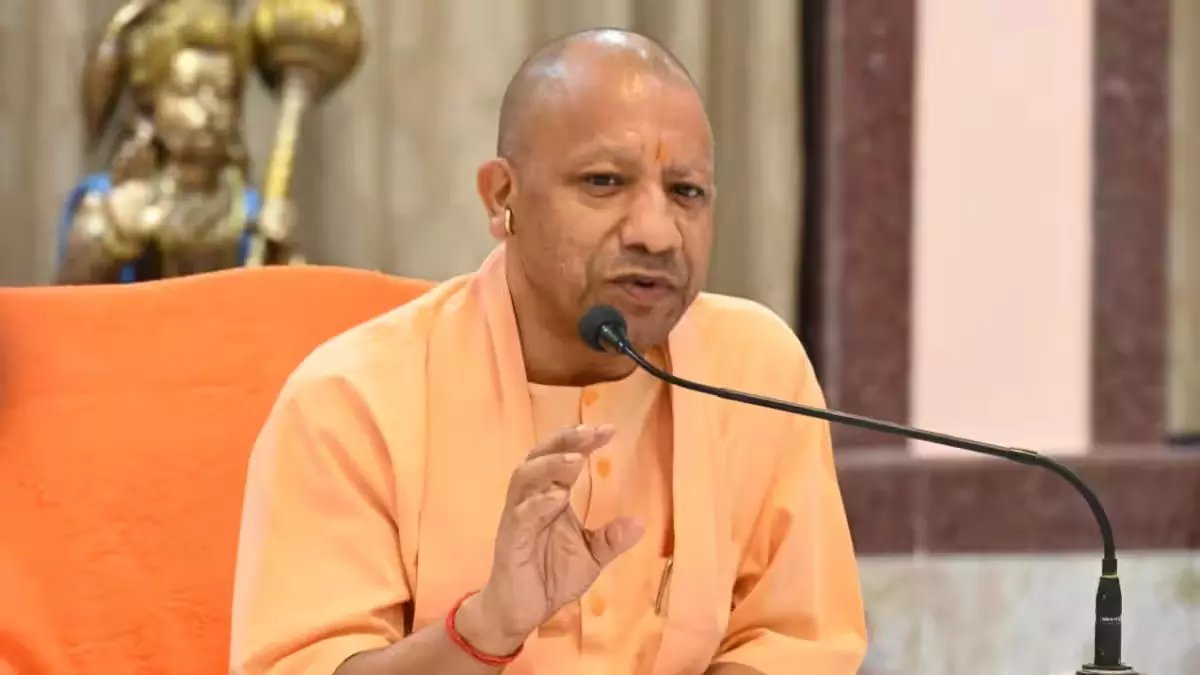 यूपी में चीनी की कमी नहीं, 179.38 लाख क्विंटल स्टॉक उपलब्ध: सीएम योगी ने कालाबाजारी पर सख्ती के दिए निर्देश