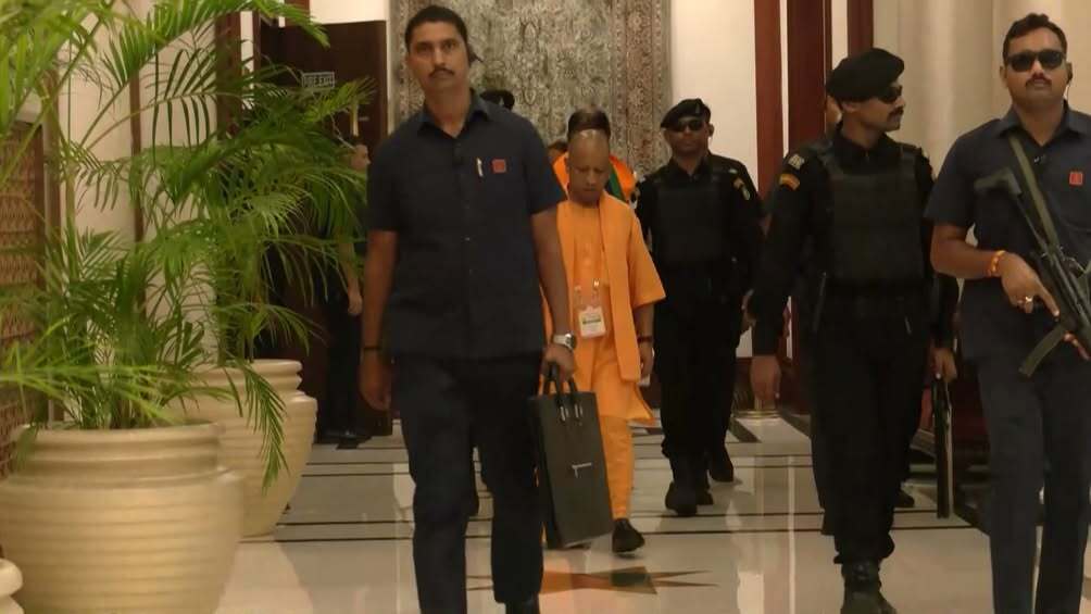 रक्षाबंधन पर योगी सरकार का बड़ा तोहफा, 60 साल से अधिक उम्र की महिलाओं को उम्रभर मुफ्त बस यात्रा