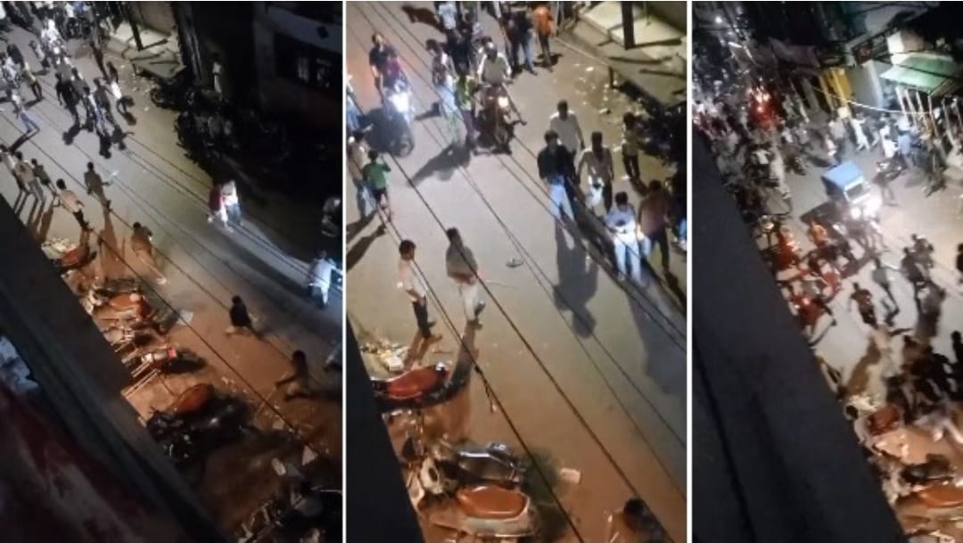 Kanpur: 16 मिनट में 16 रुपये के कपड़े का ऑफर पड़ा भारी, उमड़ पड़ी भीड़- पुलिस ने खदेड़ा; कपड़ा व्यापारी समेत 3 पर FIR