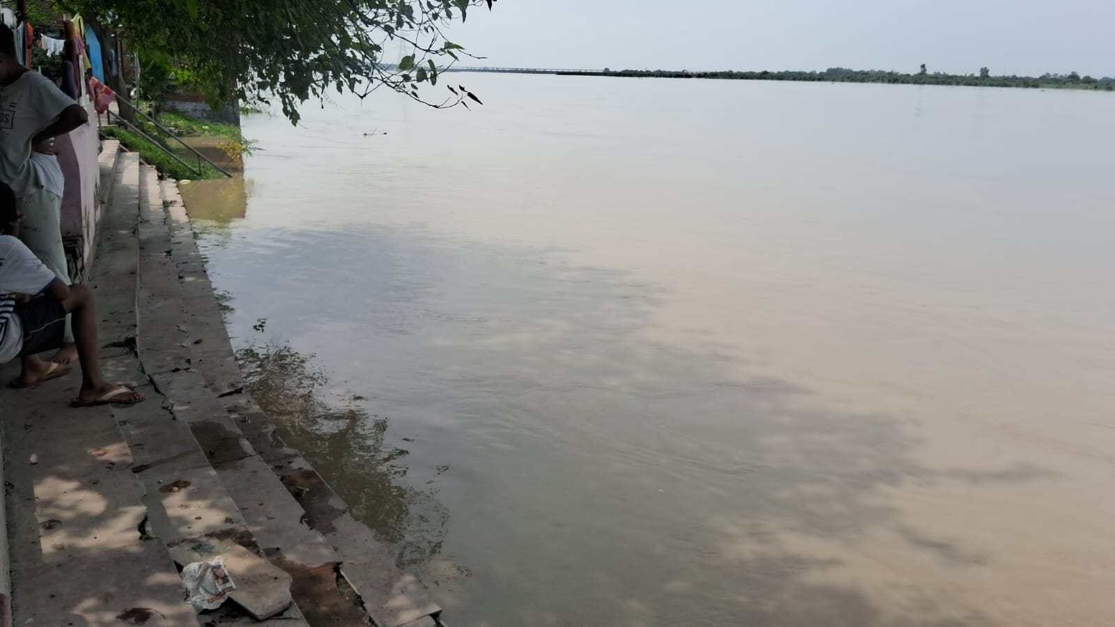 Kanpur: चेतावनी बिंदु से 64 सेमी. दूर गंगा, बैराज से छोड़ा गया सीजन का सर्वाधिक 3.10 लाख क्यूसेक पानी