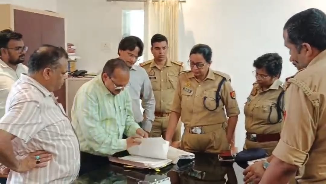 Kanpur: नगर निगम में पहुंची SIT, चीफ इंजीनियर दफ्तर में खंगाली फाइलें-कंप्यूटर; पूछताछ