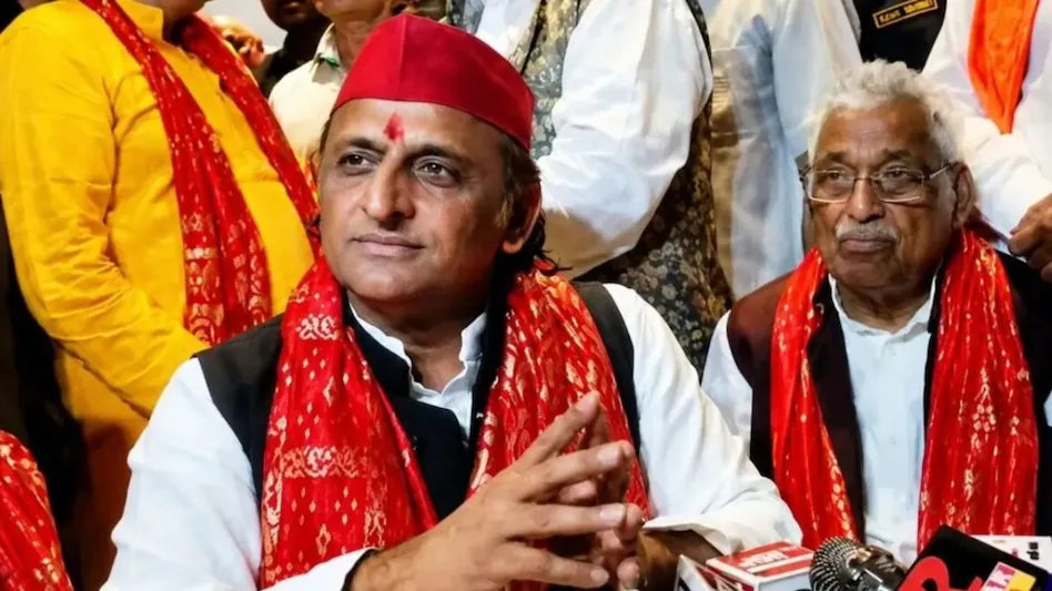 जनेश्वर मिश्र जयंती पर सपा का ब्राह्मण कार्ड: अखिलेश यादव बोले- पार्टी में मिलेगा सम्मान और भागीदारी, सरकार पर भी साधा निशाना
