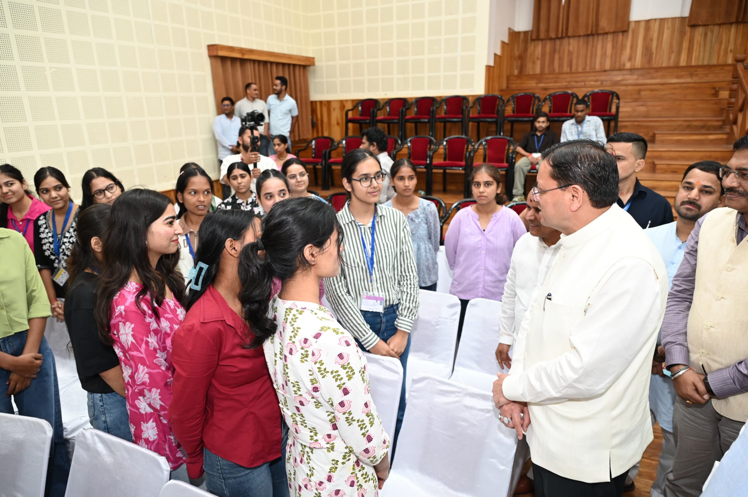 उत्तराखंड के 11 हजार छात्रों को मिलेगी मुफ्त ऑनलाइन कोचिंग, सीएम धामी ने शुरू की ‘मुख्यमंत्री युवा भविष्य निर्माण योजना’