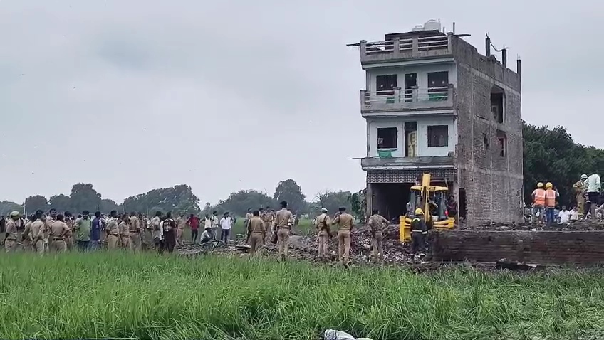 कौशांबी पटाखा फैक्ट्री ब्लास्ट में मौतों का आंकड़ा 14 पहुंचा, 16 साल की उर्वशी ने तोड़ा दम; 3 घायल अब भी गंभीर